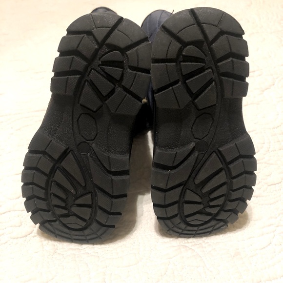 3/$15 Toddler Boys Winter boots in navy and black-size 9.5. - Picture 2 of 9